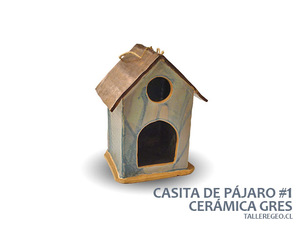 casita de pájaro hecha de cerámica gres