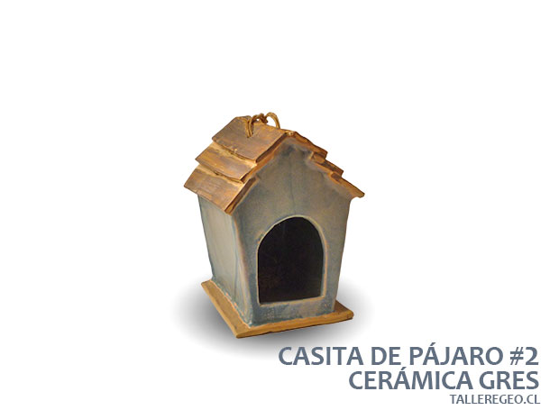 casita de pájaro hecha de cerámica gres